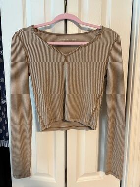 American Eagle Outfitters Tan & White Striped V-Neck Long-Sleeve Crop Top